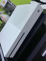 Xbox One S 1tb segunda mano  Villa El Salvador