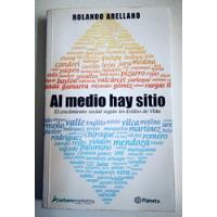 Al Medio Hay Sitio - Rolando Arellano - Editorial Planeta segunda mano  Perú 